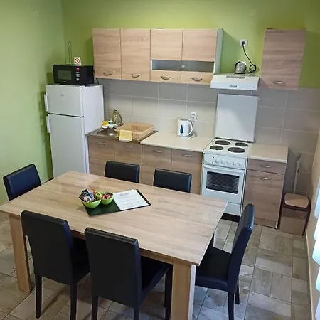 Apartment Apartman Fiva