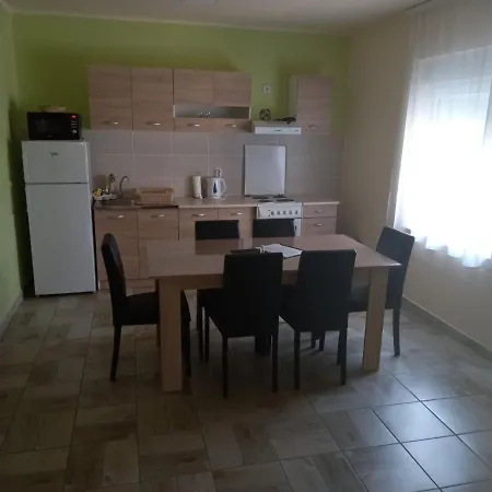 Apartman Fiva * Pacir